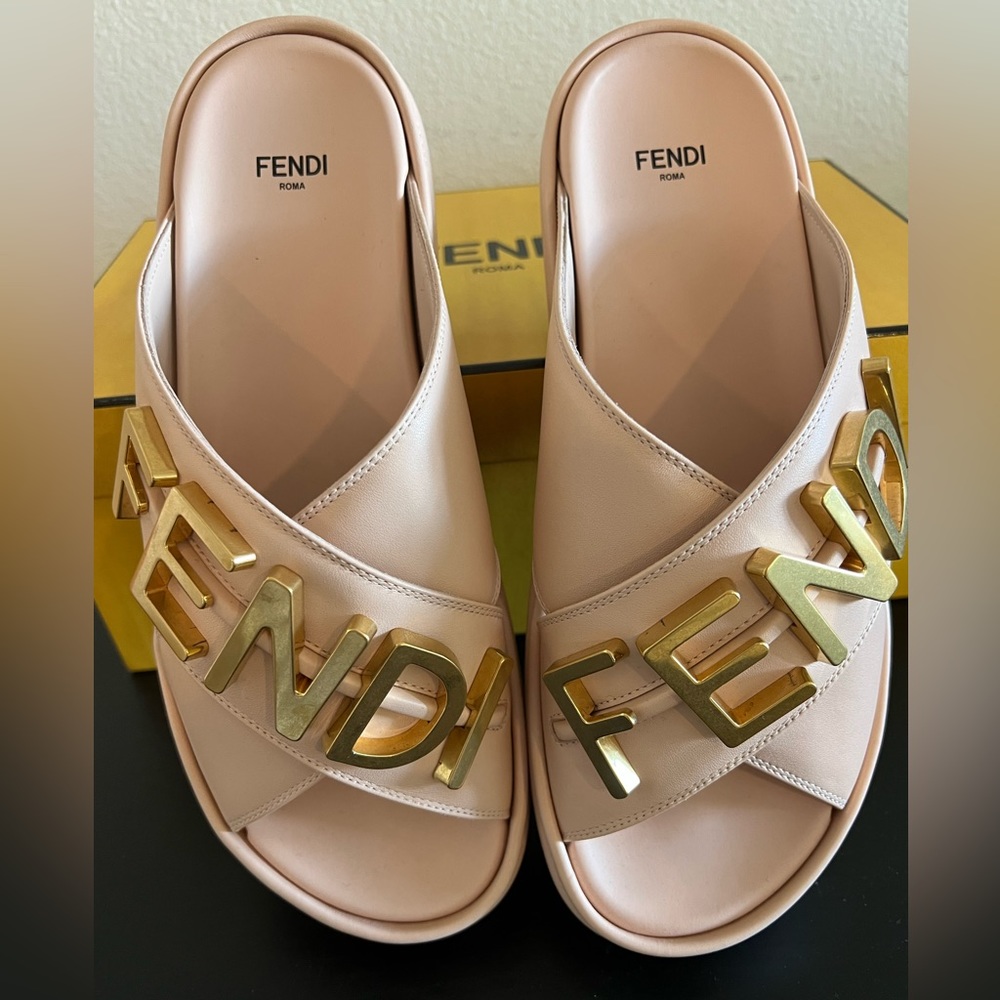 FENDI Vitello Fendigraphy Logo CrissCross Platform Slide Sandal Pink Gold Sz39.5 - Picture 9 of 11